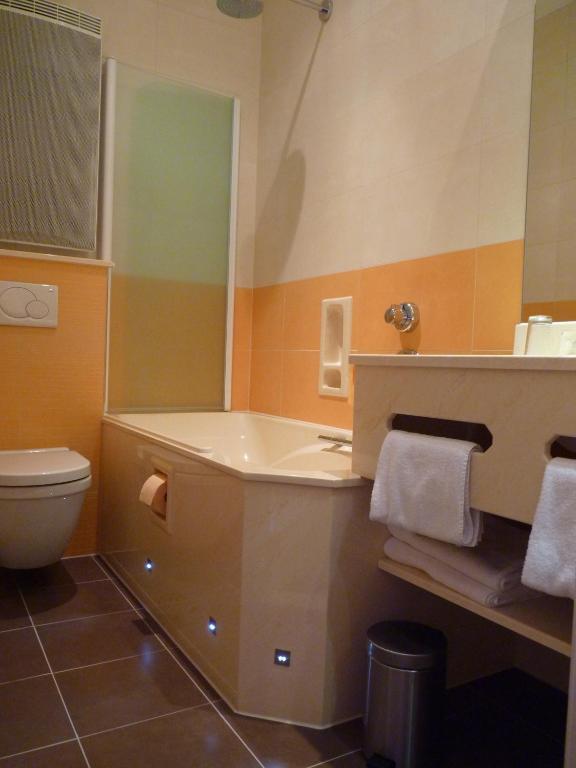 Les Tilleuls Hotel Jupille Extérieur photo