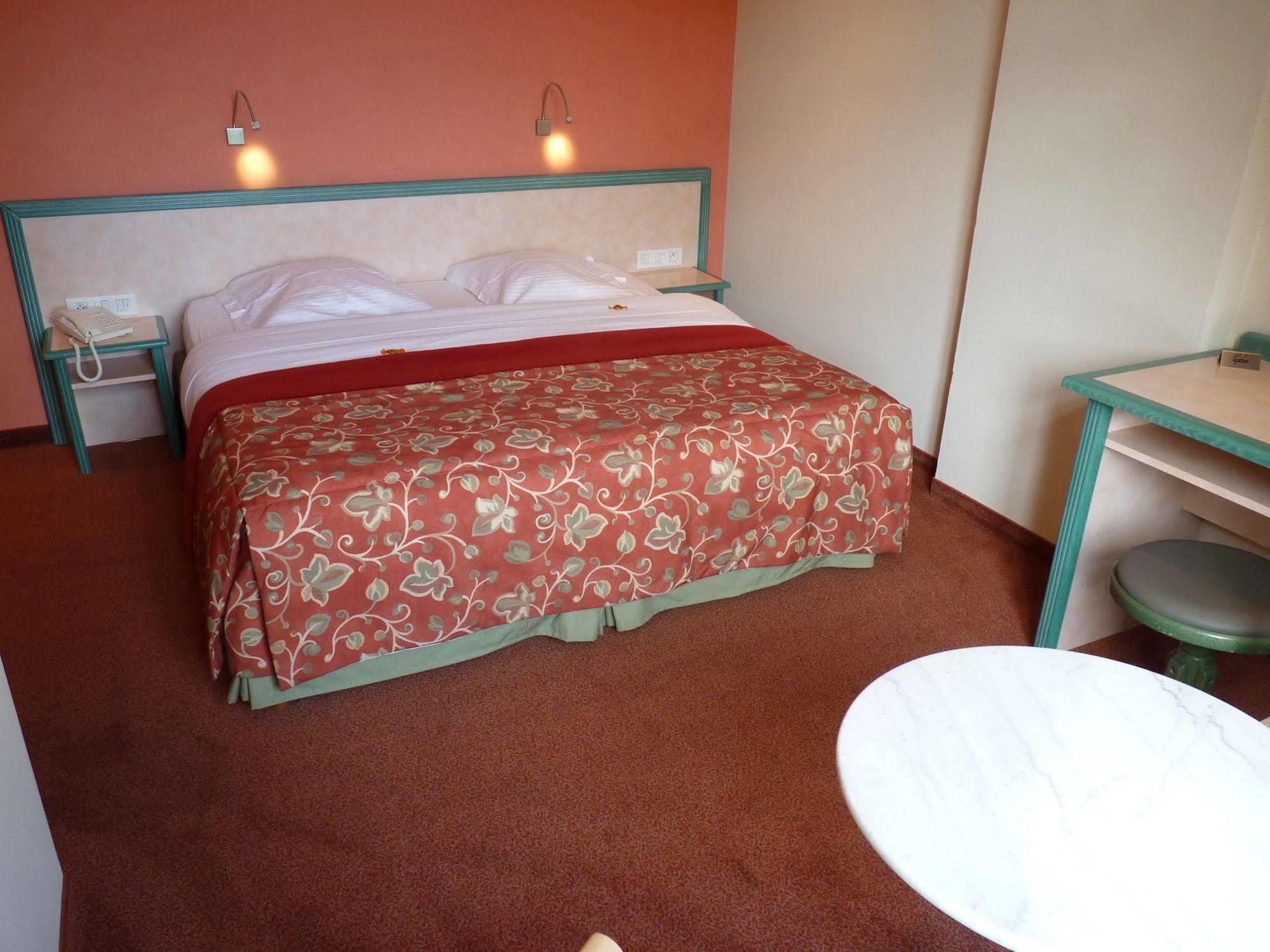 Les Tilleuls Hotel Jupille Extérieur photo